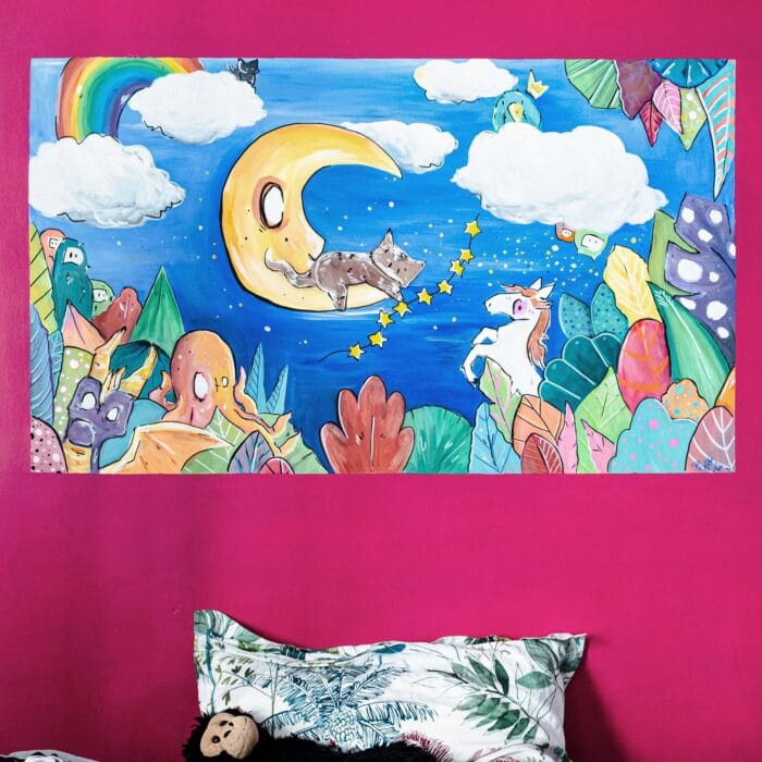 Fresque réalisée par l'artiste peintre Tsuki dans la lune. Peinture décorative pour une chambre