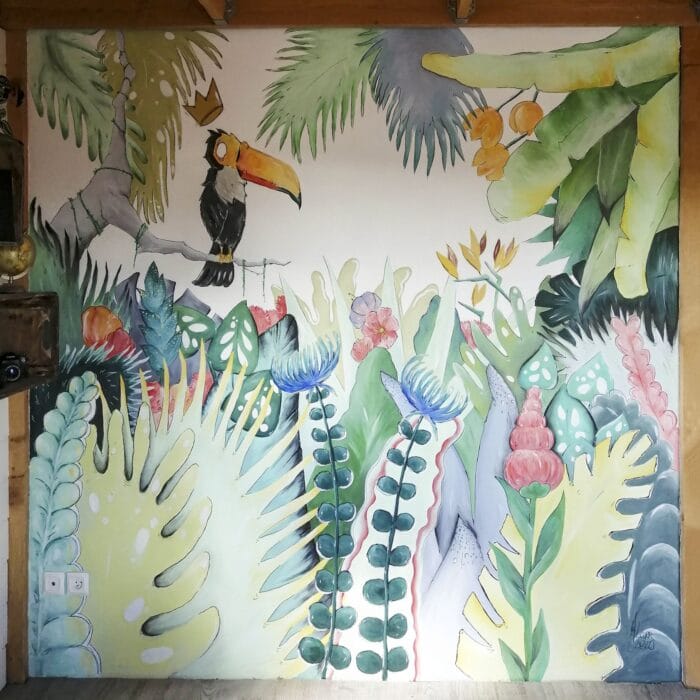 Fresque réalisée par l'artiste Tsuki dans la lune. Peinture décorative pour un salon.