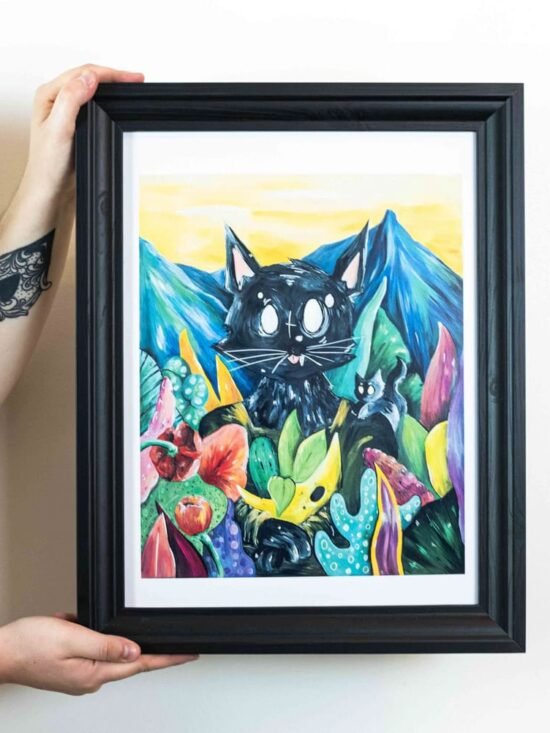Tirage d'art inspiré du tableau par l'Artiste Tsuki dans la lune. Vue d'un chat noir entouré de plantes