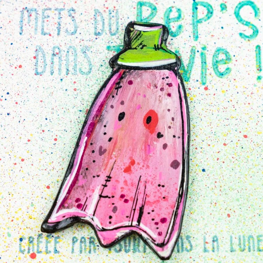 Broche n°149 - Fantôme Rose au Chapeau Vert