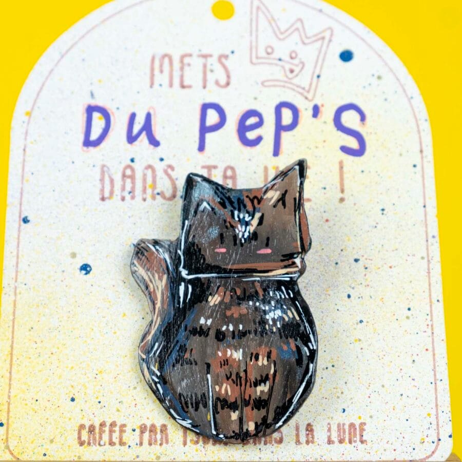 Broche n°180 - Chat Tricolore Assis – Image 2