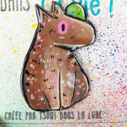 Broche n°121 - Capybara & son fantôme vert
