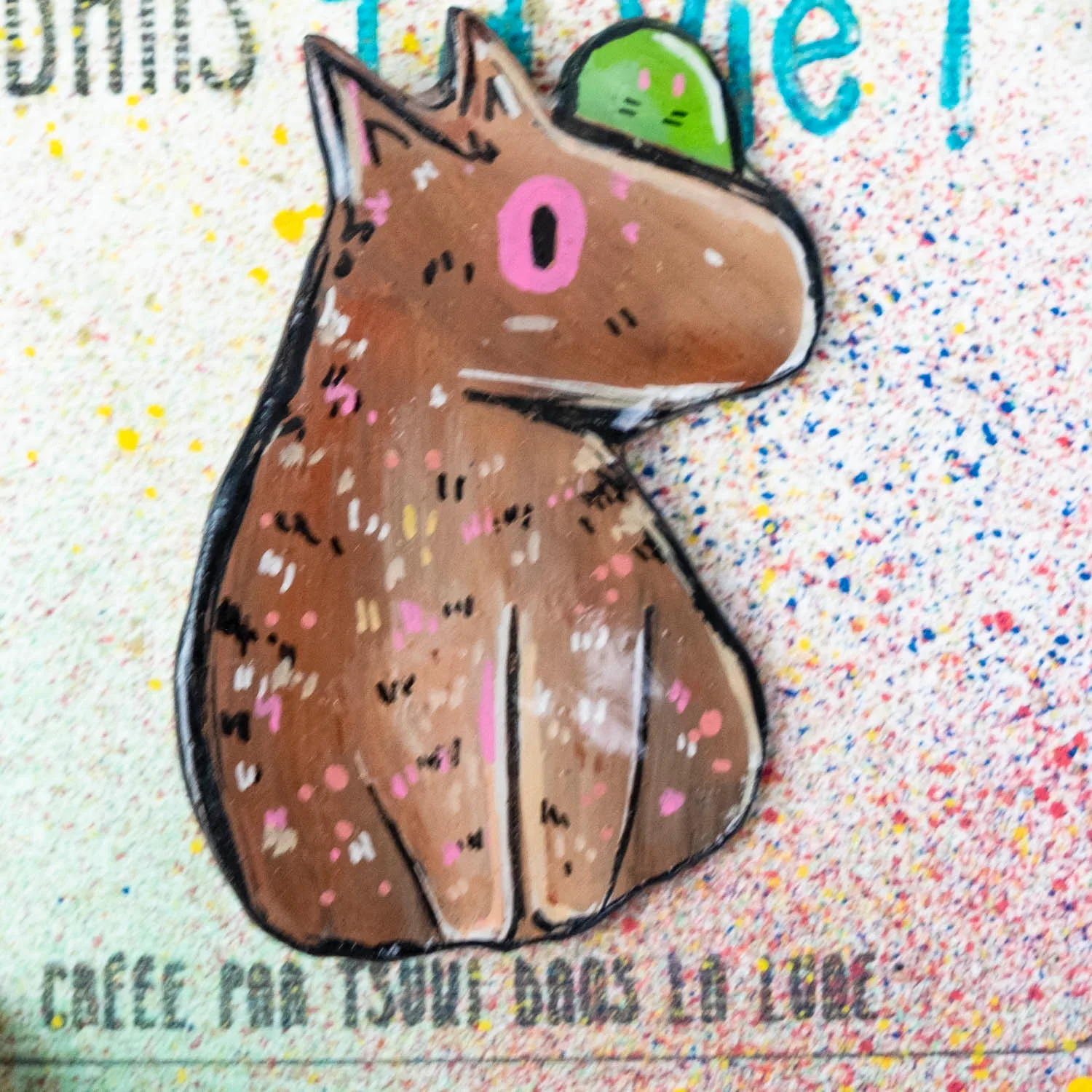Broche n°121 - Capybara & son fantôme vert