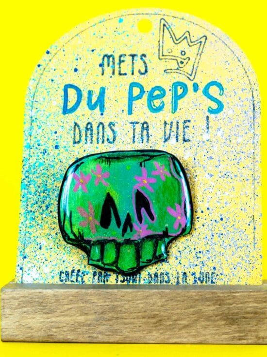 Broche n°231 - Tête de mort verte & fleurs