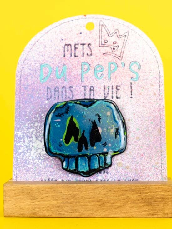 Broche n°232 - Tête de mort bleue